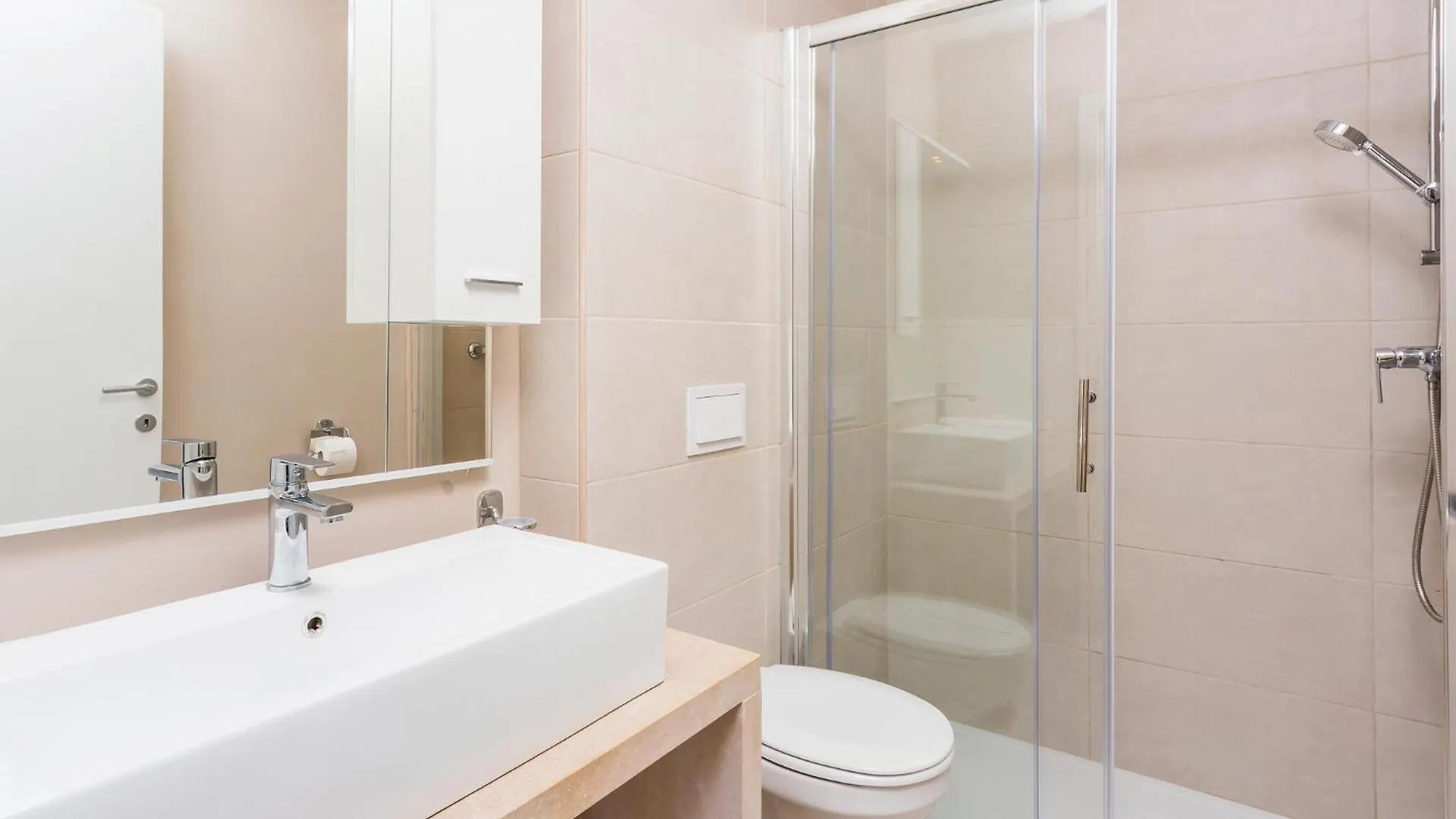 Beautiful Apartment In Povljana With Wifi