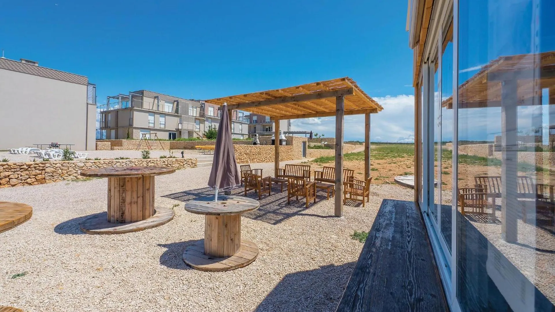 Beautiful Apartment In Povljana With Wifi