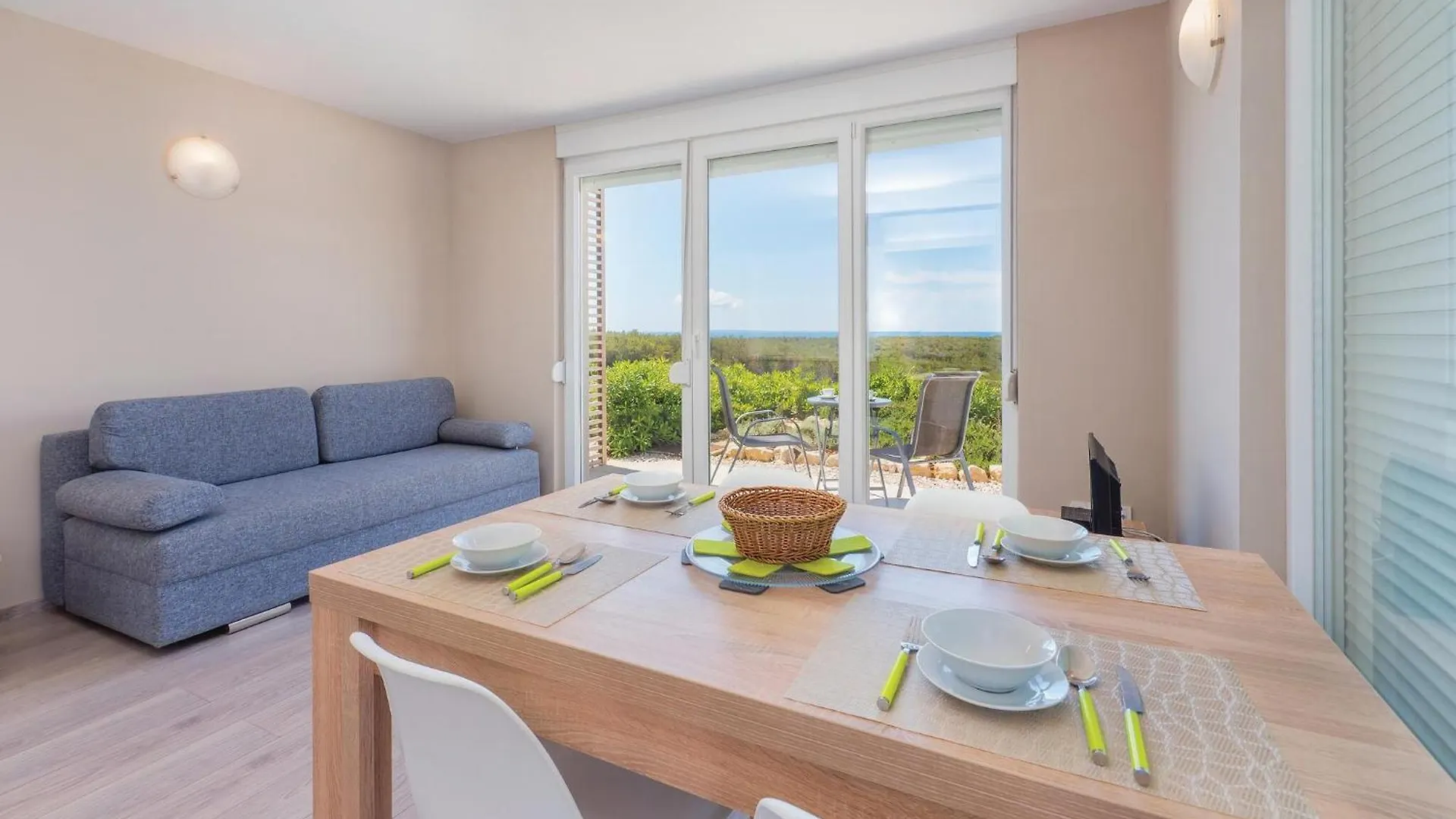 Beautiful Apartment In Povljana With Wifi