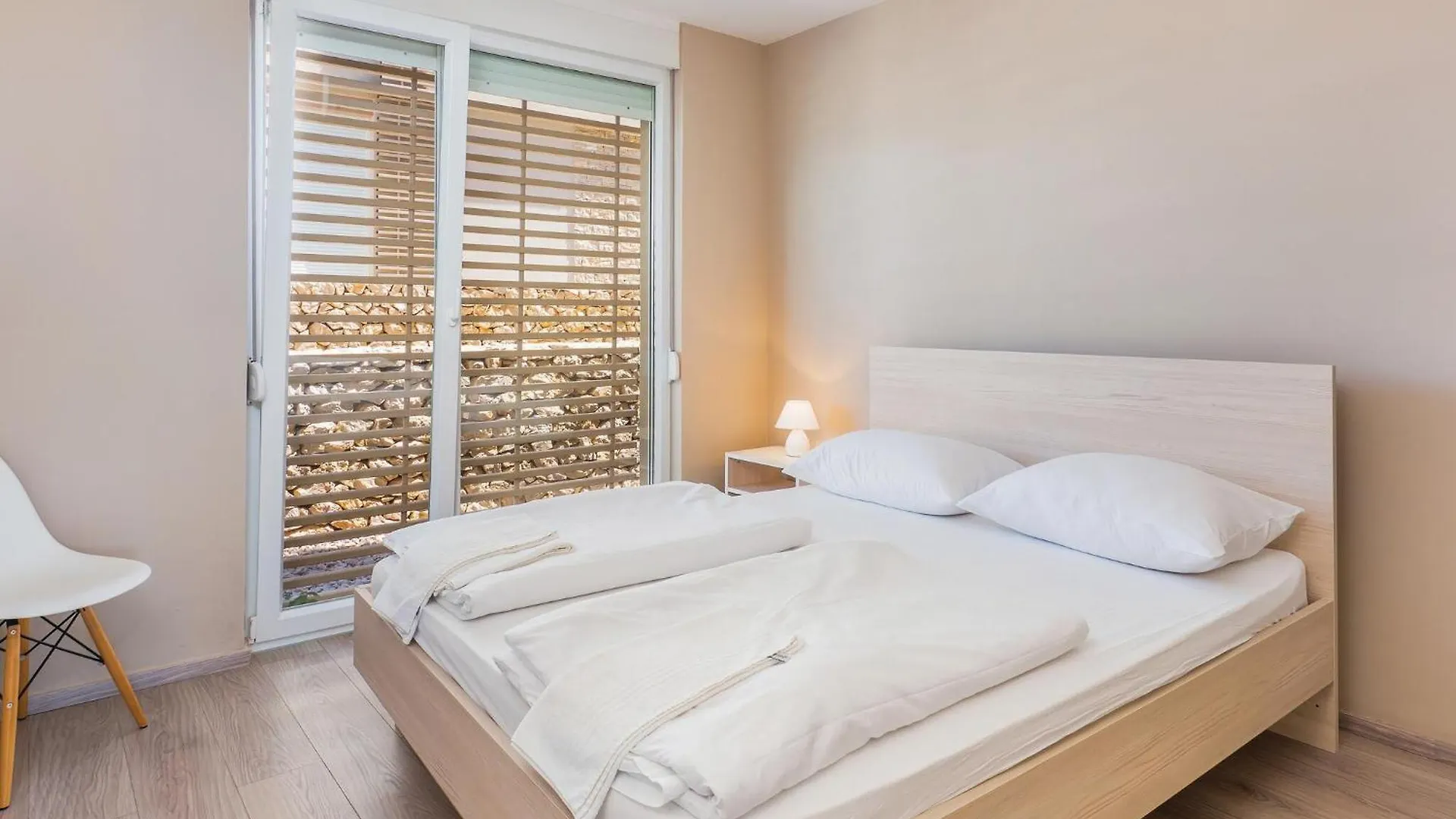 Beautiful Apartment In Povljana With Wifi