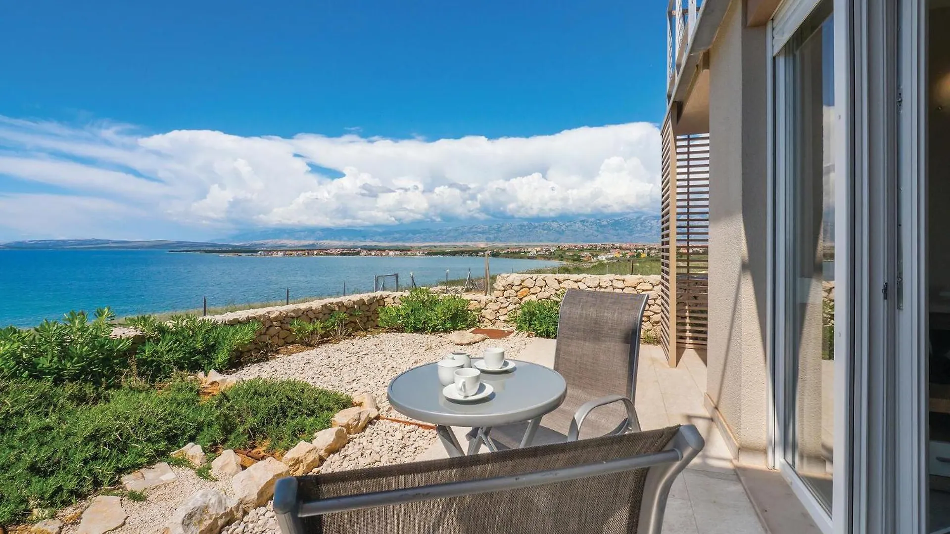 Beautiful Apartment In Povljana With Wifi 0*,  Κροατία